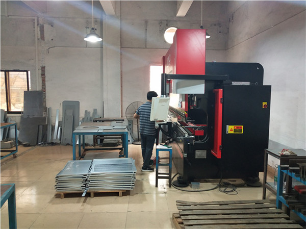 鈑金機(jī)架加工廠家設(shè)備